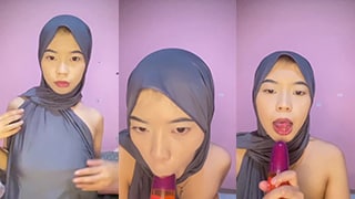 Acel Celva Jilbab Hitam, Ngewe Botol Sambil Ngocok.