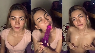 Nyepongin Dildo Ungu Sampai Keluar Air Mani