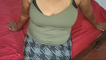 Wanita Asia Lagi Santai Sendiri, Siap Diganggu Biar Makin Basah.