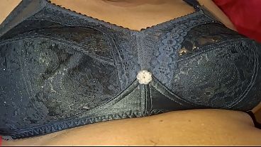 Ibu-ibu Asia Seksi Ini Nggak Tahan Sama Siapapun, Lo Suka Dia?