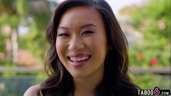 Ngebut Bareng Si Kimmy Kimm, Cewek Mungil Asia Yang Doyan Gebukin Pantat