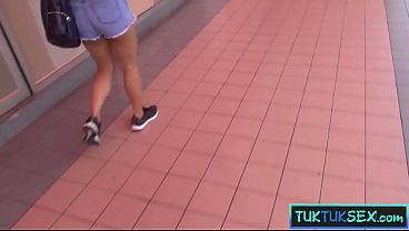 Cewek Amatir Thailand Digondol Naik Tuk Tuk Langsung Dibawa Ke Hotelnya, Siap Digarap Habis-habisan.