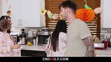 Ibu Tiri Baru Marica Langsung Diajarin Tradisi Keluarga Yang Bebas Pakai, Bikin Dia Makin Liar.