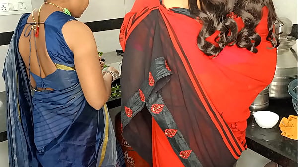 Komal Dan Mertuanya Lagi Sibuk Di Dapur, Bikin Suasana Panas Dan Basah.