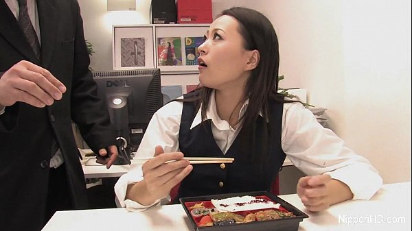 Ngentot Di Kantor Jepang, Mulut Penuh Kontol Bos