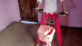 Kakak Laki-laki Manfaatin Adik Cewek 19 Tahun Yang Masih Polos.