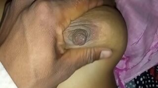 Video Mesum Istri Menyusui Digoyang Suami Sendiri, Crot Di Mana-mana