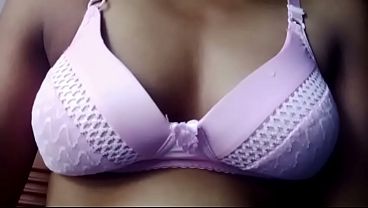 Malam Ini, Gadis India Super Panas Siap Bikin Lo Makin Bernafsu.