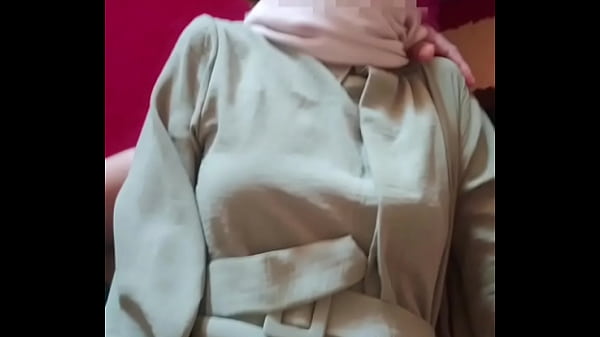 Saudari Tiri Berhijab Digenjot Habis-habisan Pas Momen Lebaran Yang Panas.
