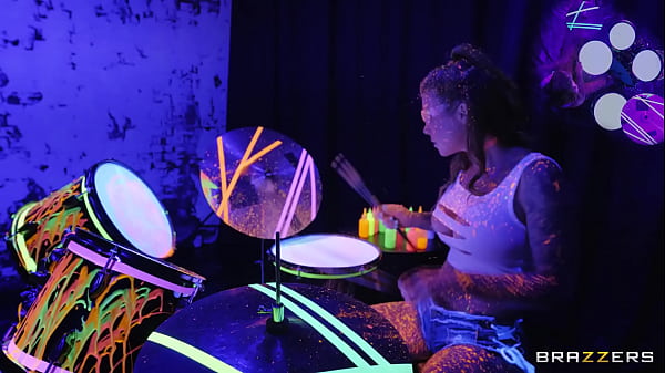 Tonton Trailer Penuh Bang The Drummer Dari Brazzers Di Zzfull.com, Bikin Muncrat!