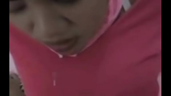 Buka Hijab, Nungging Di Depan Kaca, Jilbab Basah Kena Air Mani.