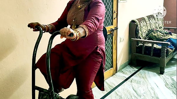 Bhabhi India Lagi Pengen Ngentot Sama Cowok Gym, Nggak Tahan Liat Badannya