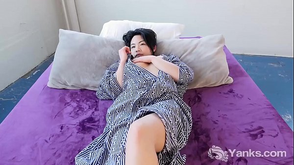 Yank Si Asia Emas Lagi Nikmatin Diri Sendiri